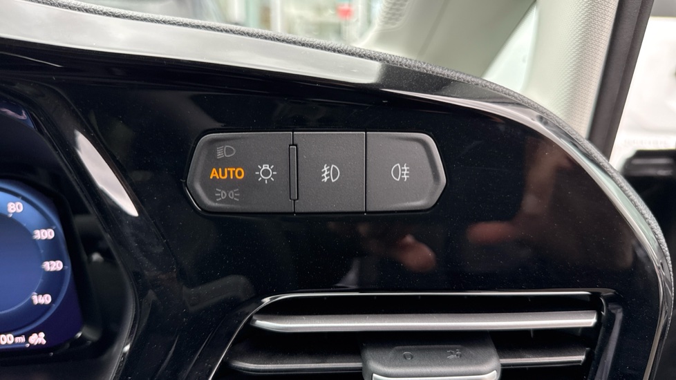 Ford Tourneo Connect 1.5 EcoBoost PHEV 150 Titanium 5dr Auto Estate - Image 23