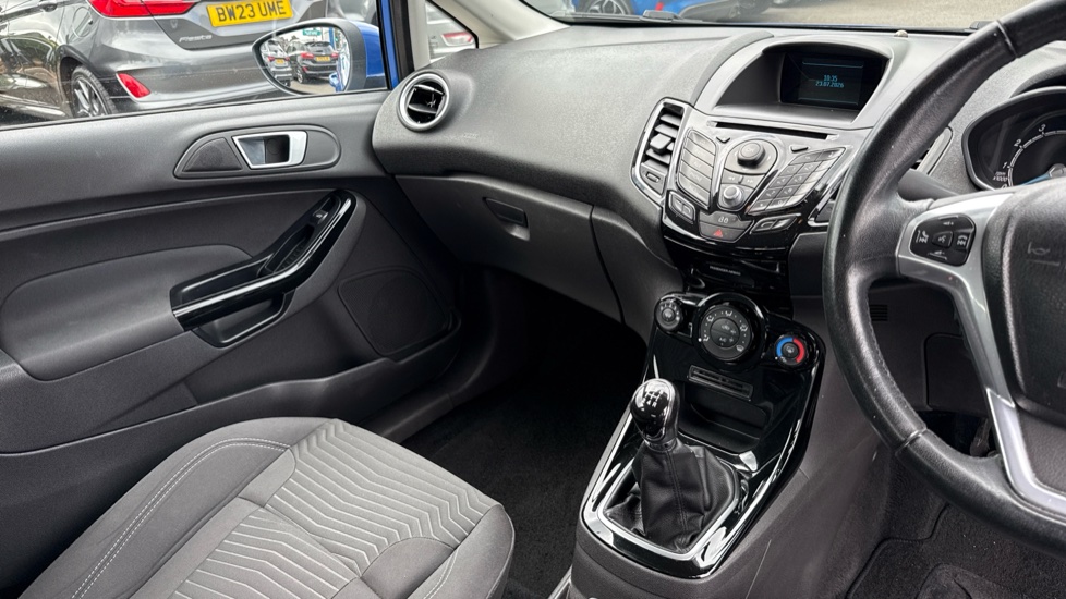 Ford Fiesta 1.25 82 Zetec 3dr Petrol Hatchback - Image 17