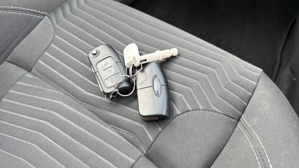 Ford Fiesta 1.25 82 Zetec 3dr Petrol Hatchback - Image 22