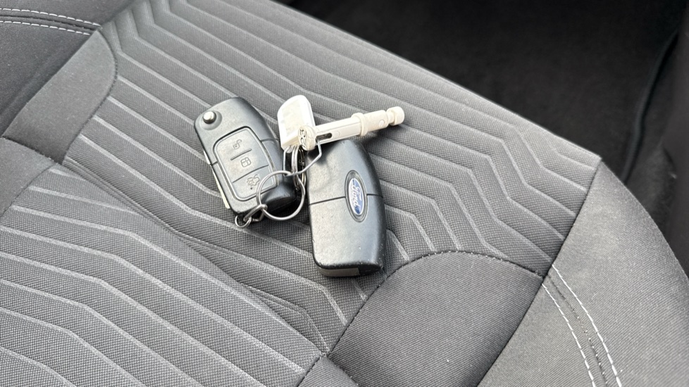 Ford Fiesta 1.25 82 Zetec 3dr Petrol Hatchback - Image 23
