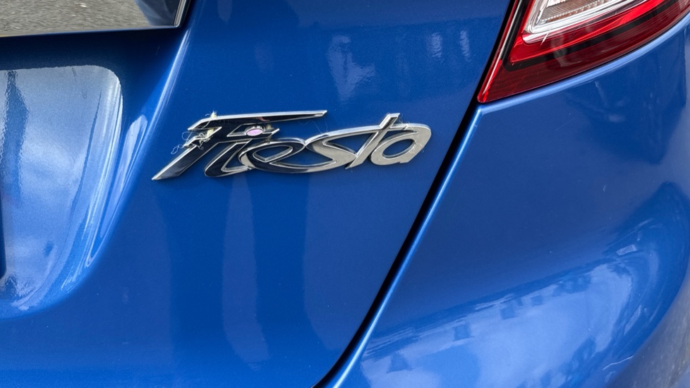Ford Fiesta 1.25 82 Zetec 3dr Petrol Hatchback - Image 32