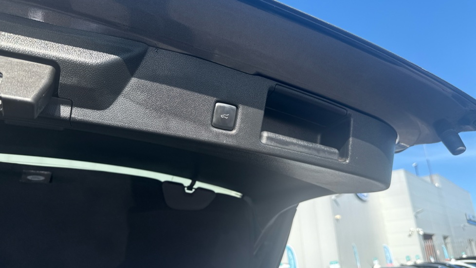 Ford Kuga 2.0 EcoBlue 190 Titanium Edition 5dr Auto AWD Diesel Estate - Image 25
