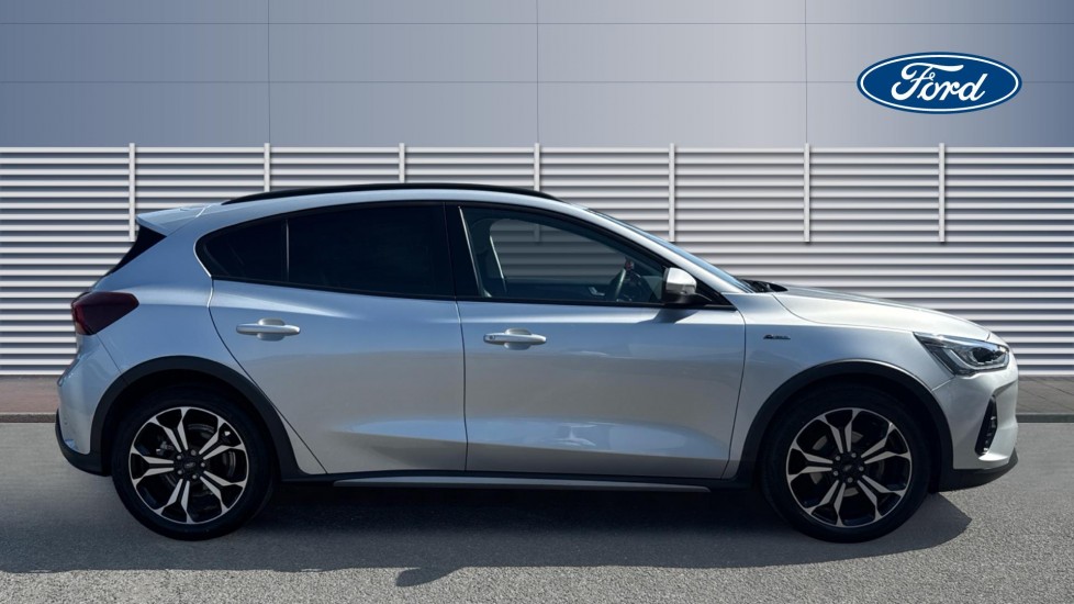 Ford Focus 1.0 EcoBoost Active X 5dr Petrol Hatchback - Image 3