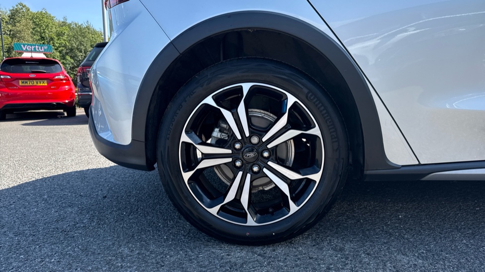 Ford Focus 1.0 EcoBoost Active X 5dr Petrol Hatchback - Image 28
