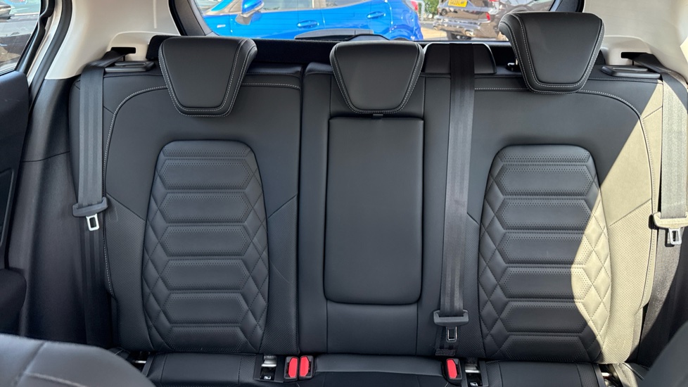 Ford Focus 1.0 EcoBoost Active X 5dr Petrol Hatchback - Image 23