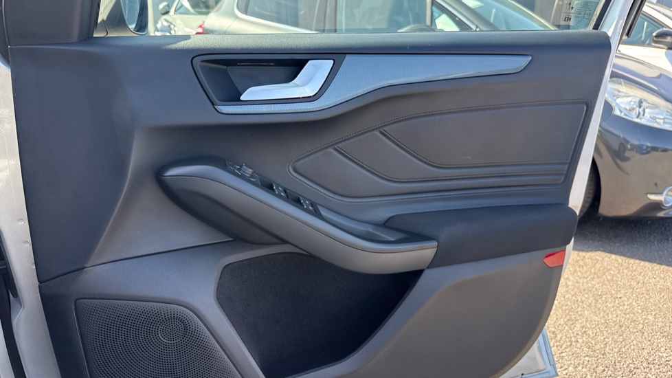 Ford Focus 1.0 EcoBoost Active X 5dr Petrol Hatchback - Image 22
