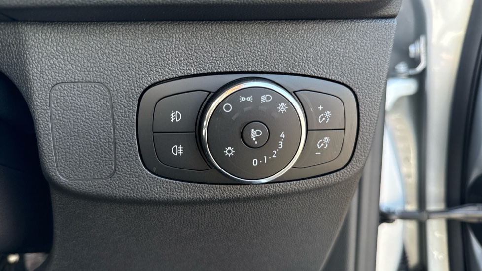 Ford Focus 1.0 EcoBoost Active X 5dr Petrol Hatchback - Image 21