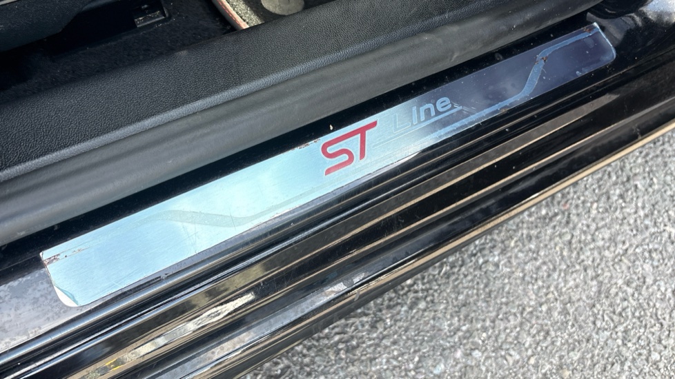 Ford Focus 1.0 EcoBoost ST-Line X 5dr Petrol Hatchback - Image 29