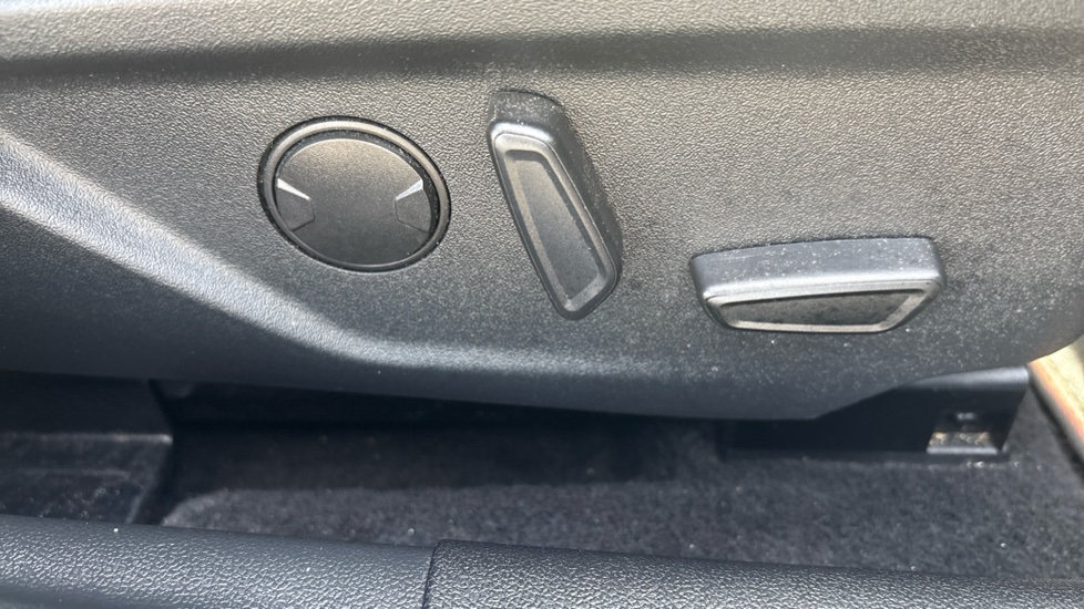 Ford Focus 1.0 EcoBoost ST-Line X 5dr Petrol Hatchback - Image 30