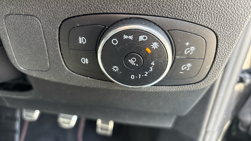 Ford Focus 1.0 EcoBoost ST-Line X 5dr Petrol Hatchback - Image 31