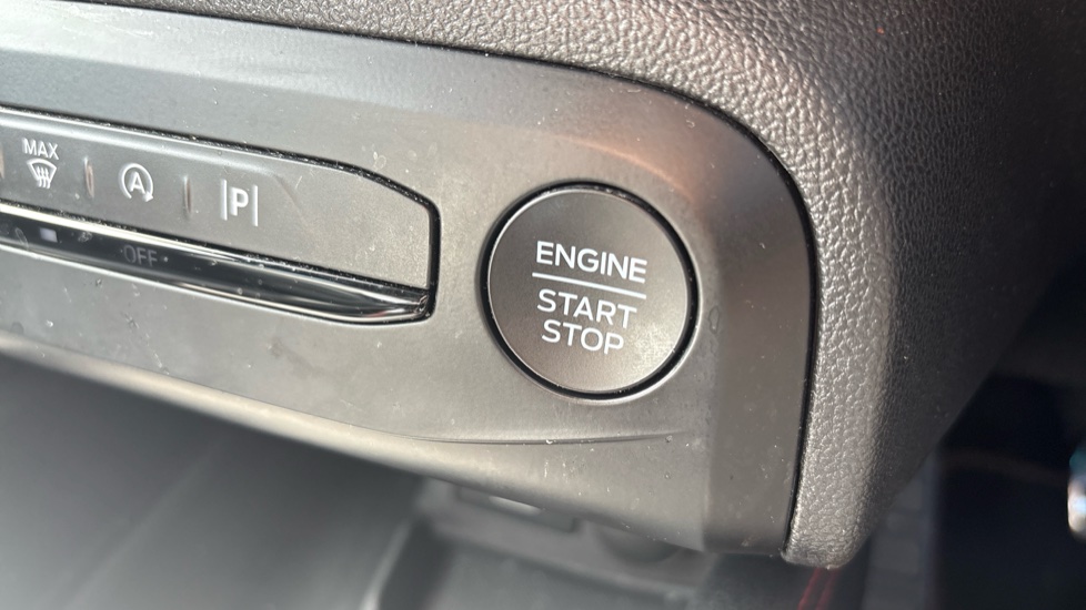 Ford Focus 1.0 EcoBoost ST-Line X 5dr Petrol Hatchback - Image 37