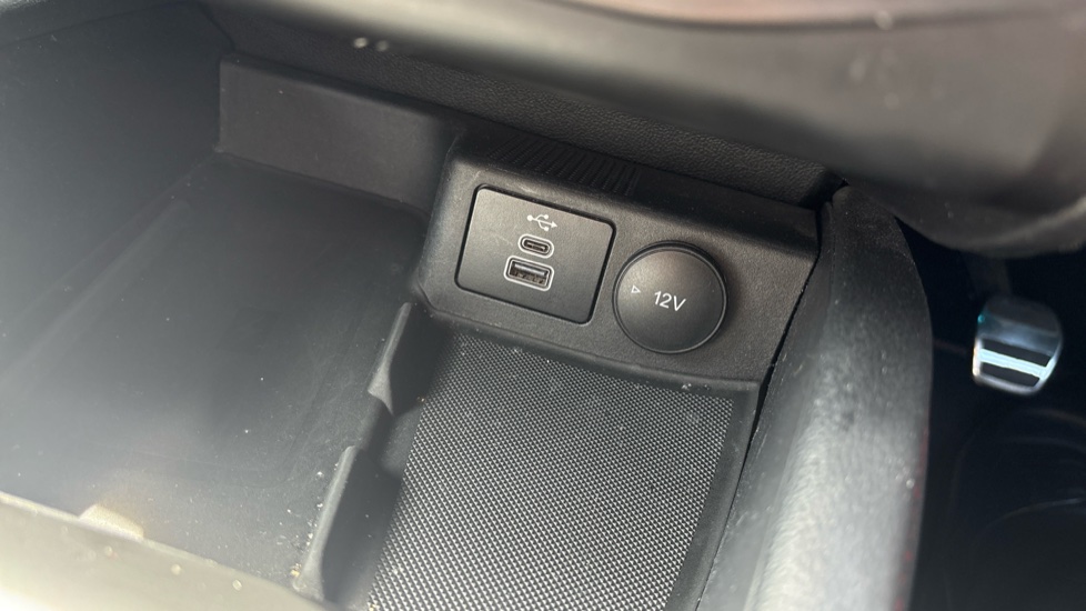 Ford Focus 1.0 EcoBoost ST-Line X 5dr Petrol Hatchback - Image 39
