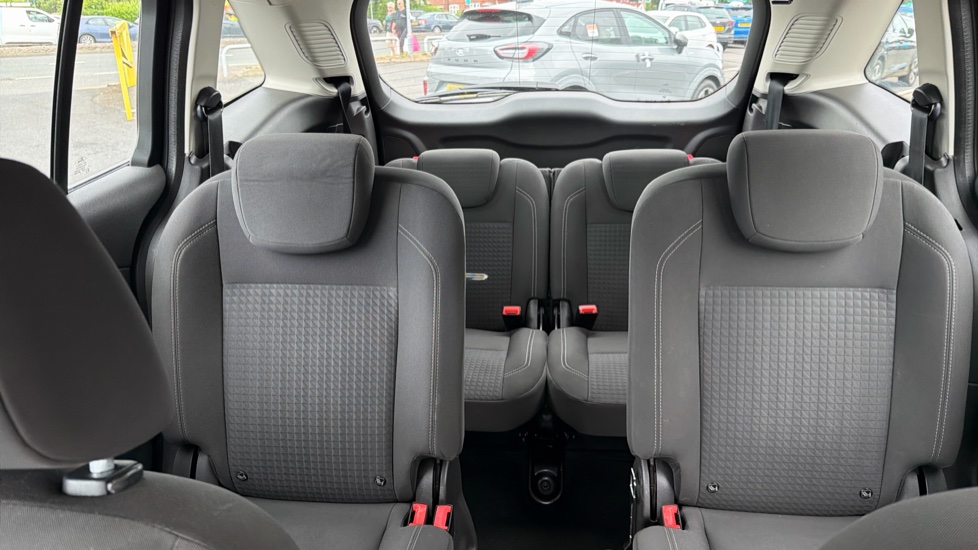 Ford Grand C-MAX 1.0 EcoBoost 125 Zetec 5dr Petrol Estate - Image 18