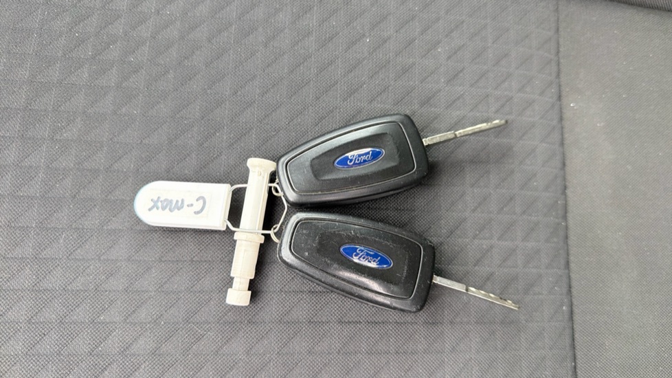 Ford Grand C-MAX 1.0 EcoBoost 125 Zetec 5dr Petrol Estate - Image 28
