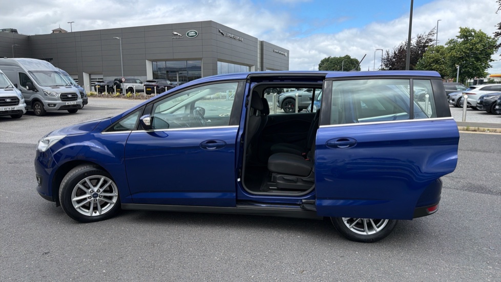 Ford Grand C-MAX 1.0 EcoBoost 125 Zetec 5dr Petrol Estate - Image 24