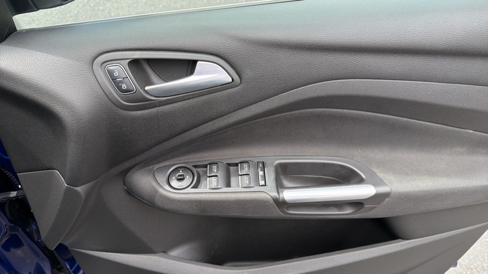 Ford Grand C-MAX 1.0 EcoBoost 125 Zetec 5dr Petrol Estate - Image 31