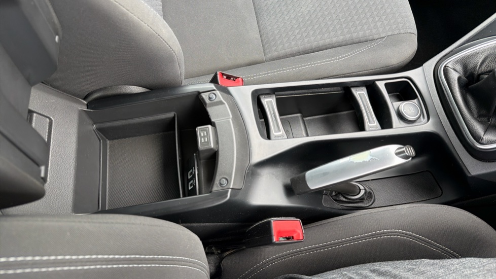 Ford Grand C-MAX 1.0 EcoBoost 125 Zetec 5dr Petrol Estate - Image 32