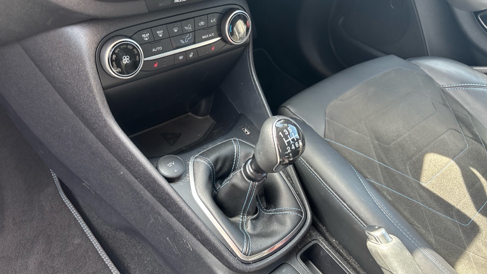 Ford Fiesta 1.0 EcoBoost Active X 5dr Petrol Hatchback - Image 11