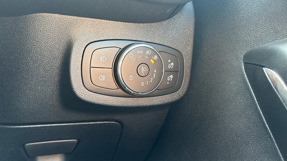 Ford Fiesta 1.0 EcoBoost Active X 5dr Petrol Hatchback - Image 19