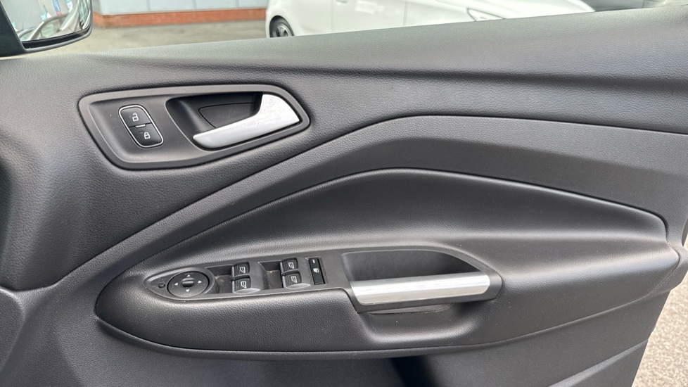 Ford Kuga 1.5 EcoBoost ST-Line 5dr 2WD Petrol Estate - Image 22