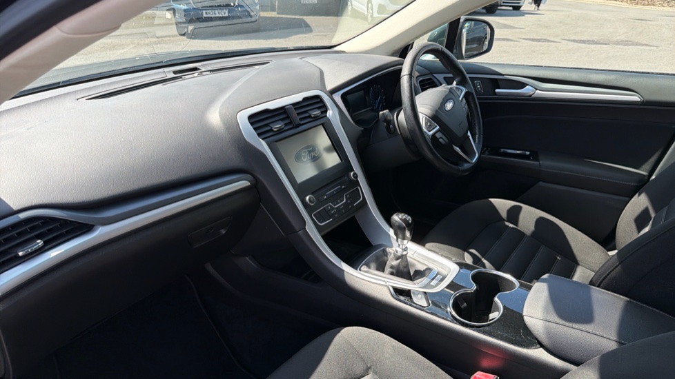 Ford Mondeo 1.5 TDCi ECOnetic Zetec 5dr Diesel Hatchback - Image 11