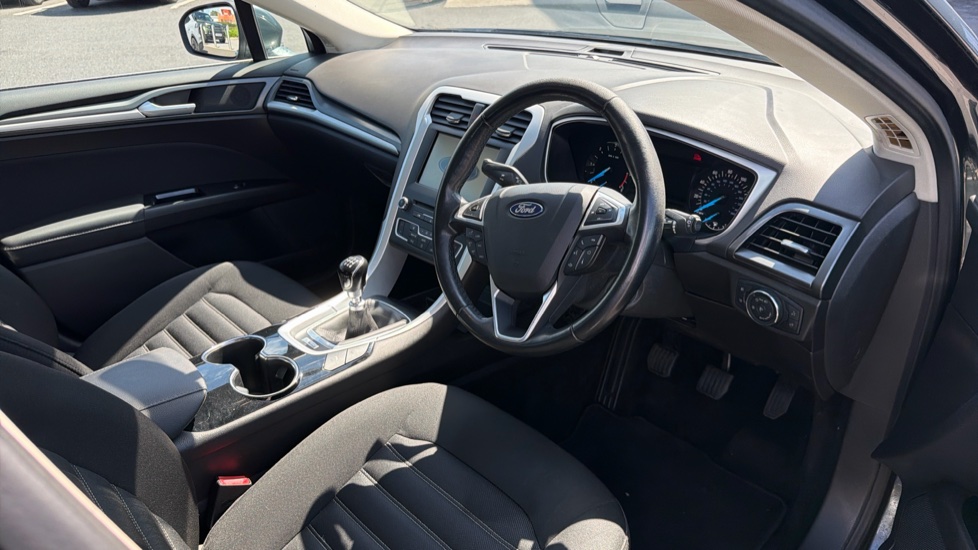 Ford Mondeo 1.5 TDCi ECOnetic Zetec 5dr Diesel Hatchback - Image 13