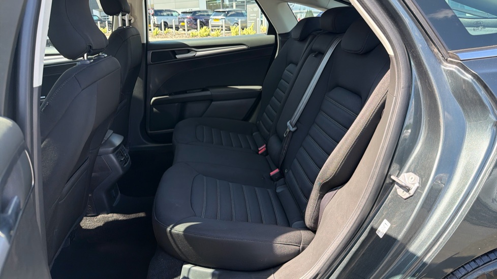 Ford Mondeo 1.5 TDCi ECOnetic Zetec 5dr Diesel Hatchback - Image 18