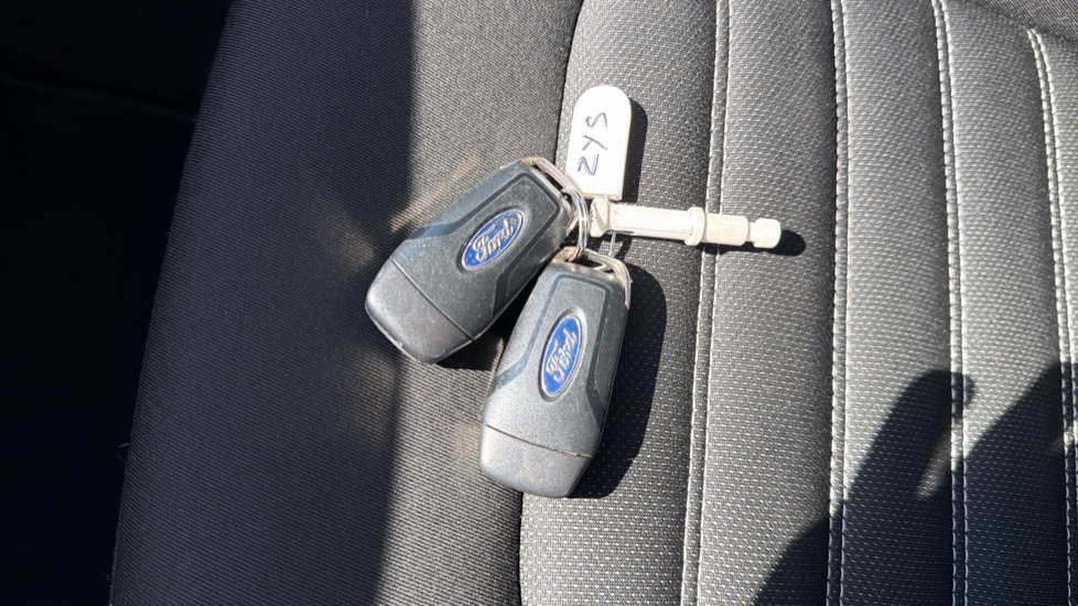 Ford Mondeo 1.5 TDCi ECOnetic Zetec 5dr Diesel Hatchback - Image 22