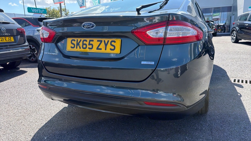 Ford Mondeo 1.5 TDCi ECOnetic Zetec 5dr Diesel Hatchback - Image 25