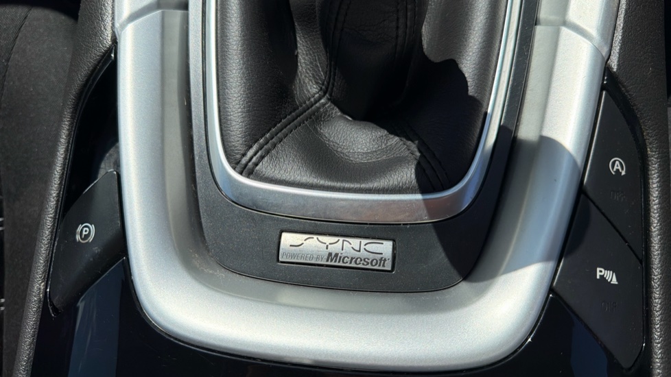 Ford Mondeo 1.5 TDCi ECOnetic Zetec 5dr Diesel Hatchback - Image 35