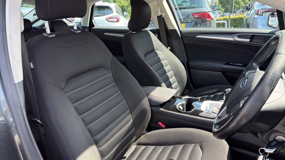 Ford Mondeo 1.5 TDCi ECOnetic Zetec 5dr Diesel Hatchback - Image 37