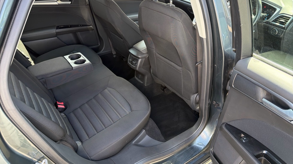 Ford Mondeo 1.5 TDCi ECOnetic Zetec 5dr Diesel Hatchback - Image 41