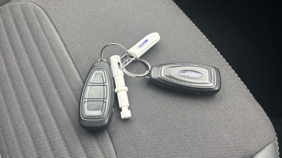 Ford Kuga 1.5 TDCi Titanium 5dr 2WD Diesel Estate - Image 34