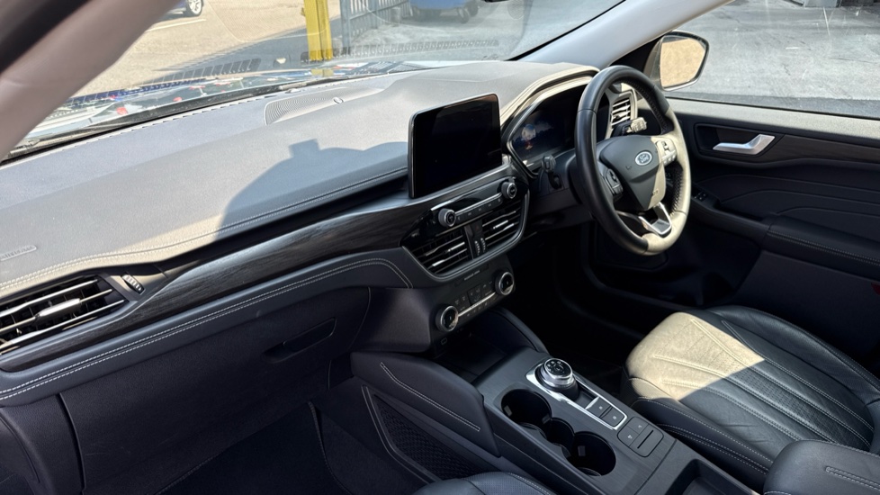 Ford Kuga 2.5 FHEV Vignale 5dr CVT Hybrid Estate - Image 10