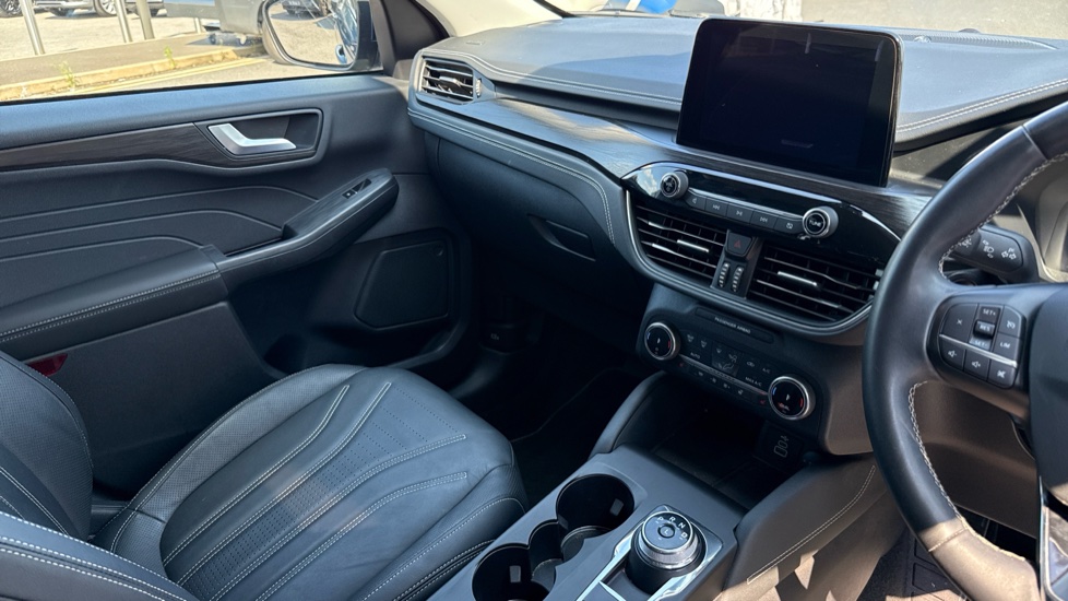 Ford Kuga 2.5 FHEV Vignale 5dr CVT Hybrid Estate - Image 14