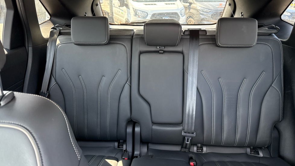Ford Kuga 2.5 FHEV Vignale 5dr CVT Hybrid Estate - Image 15
