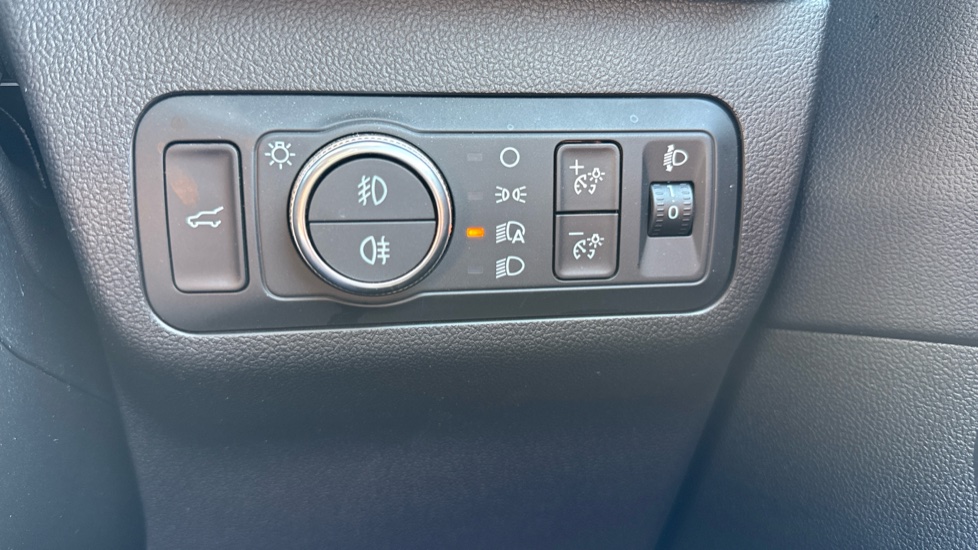 Ford Kuga 2.5 FHEV Vignale 5dr CVT Hybrid Estate - Image 27