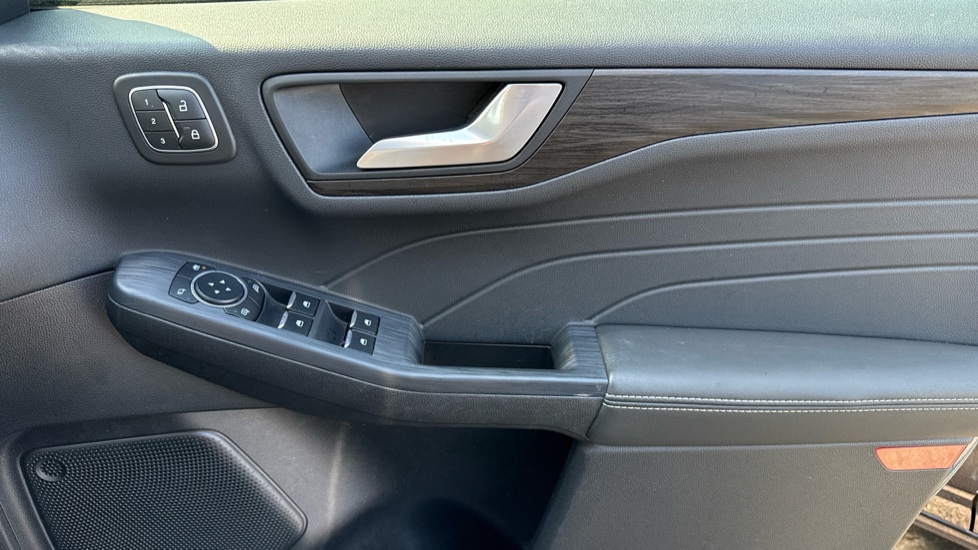 Ford Kuga 2.5 FHEV Vignale 5dr CVT Hybrid Estate - Image 28