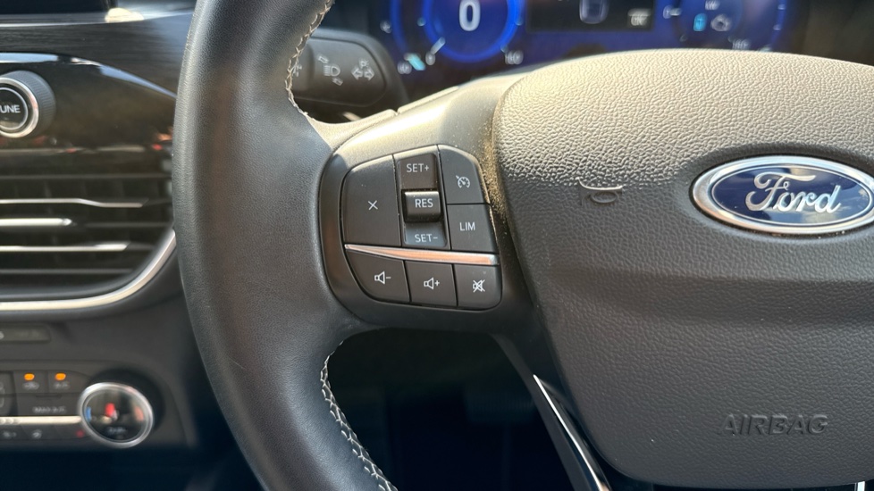 Ford Kuga 2.5 FHEV Vignale 5dr CVT Hybrid Estate - Image 30