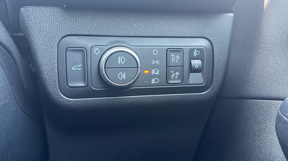 Ford Kuga 2.5 FHEV ST-Line X Edition 5dr CVT Hybrid Estate - Image 40
