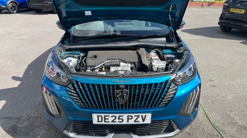 Peugeot 2008 1.2 Hybrid 136 Allure 5dr e-DSC6 Petrol Estate - Image 8