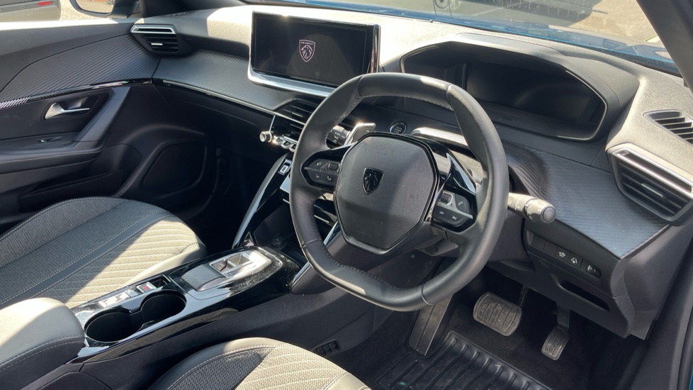 Peugeot 2008 1.2 Hybrid 136 Allure 5dr e-DSC6 Petrol Estate - Image 11