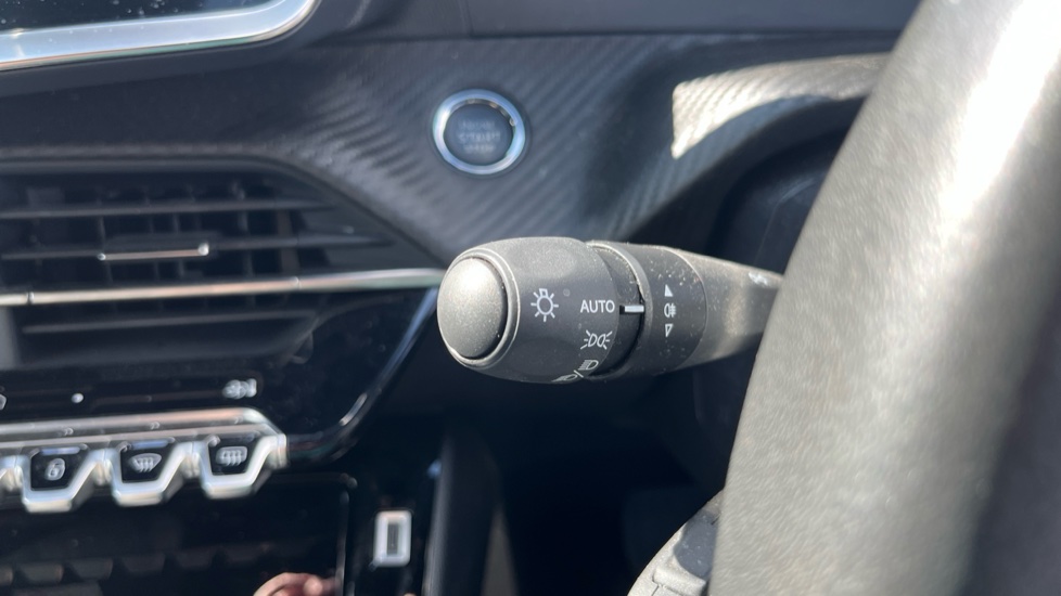 Peugeot 2008 1.2 Hybrid 136 Allure 5dr e-DSC6 Petrol Estate - Image 23