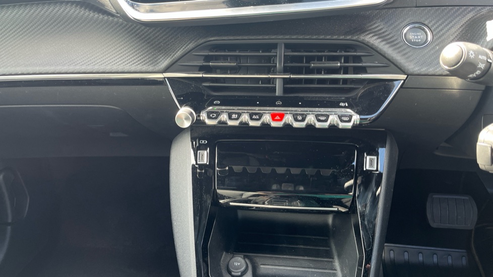 Peugeot 2008 1.2 Hybrid 136 Allure 5dr e-DSC6 Petrol Estate - Image 32
