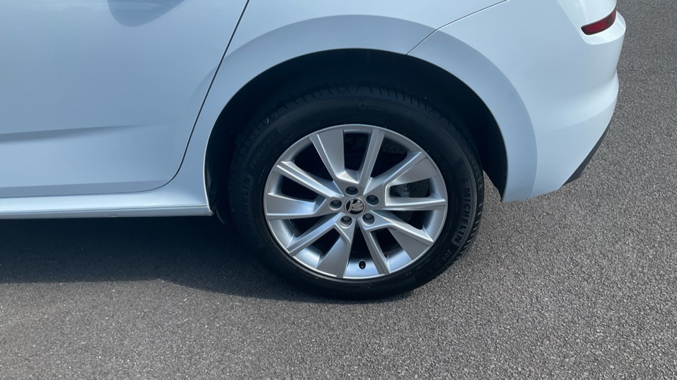 Skoda Kamiq 1.0 TSI 110 SE Drive 5dr Petrol Hatchback - Image 14