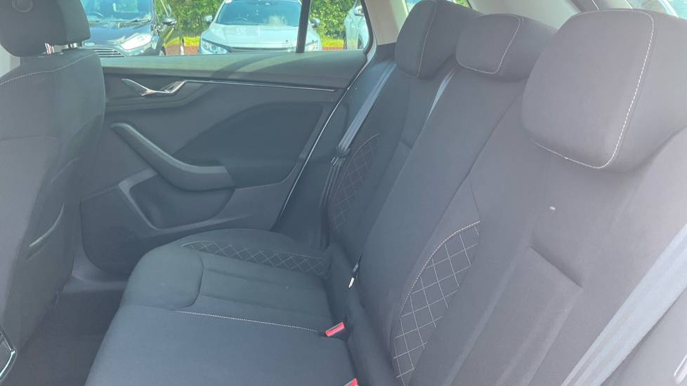 Skoda Kamiq 1.0 TSI 110 SE Drive 5dr Petrol Hatchback - Image 16