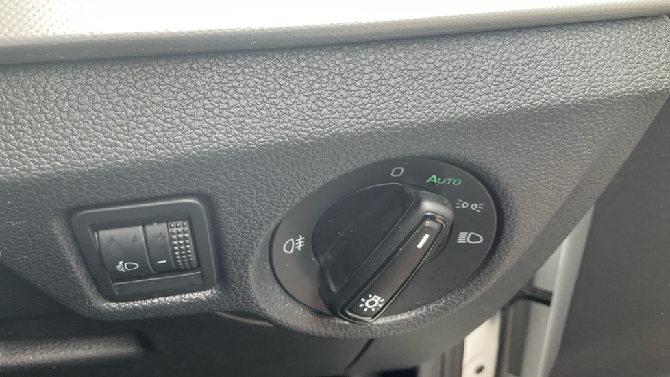 Skoda Kamiq 1.0 TSI 110 SE Drive 5dr Petrol Hatchback - Image 30