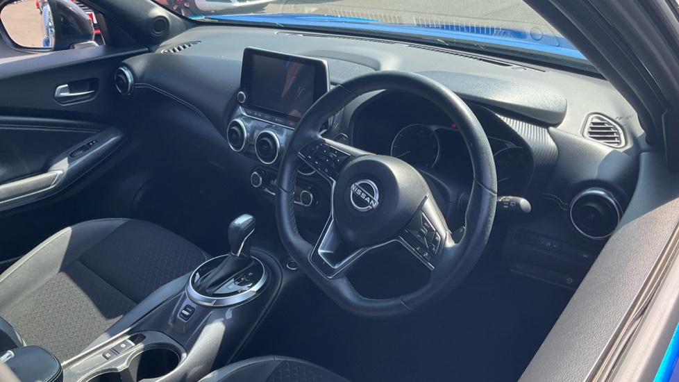 Nissan Juke 1.0 DiG-T 114 N-Connecta 5dr DCT Petrol Hatchback - Image 11
