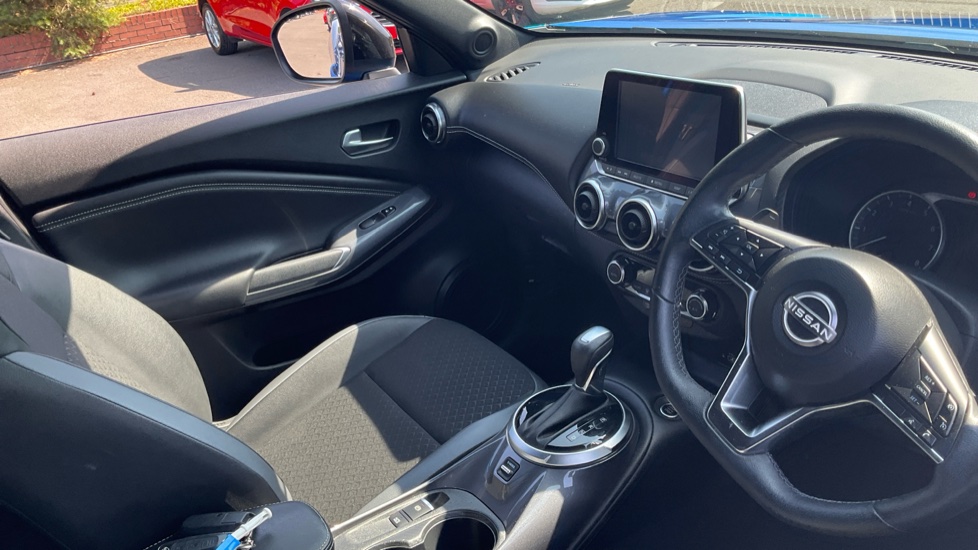 Nissan Juke 1.0 DiG-T 114 N-Connecta 5dr DCT Petrol Hatchback - Image 14
