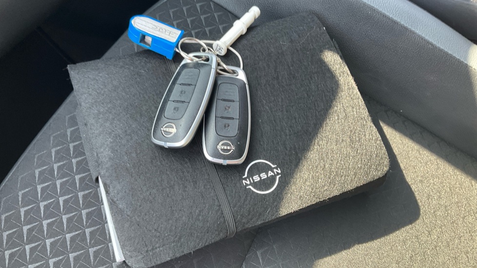 Nissan Juke 1.0 DiG-T 114 N-Connecta 5dr DCT Petrol Hatchback - Image 19